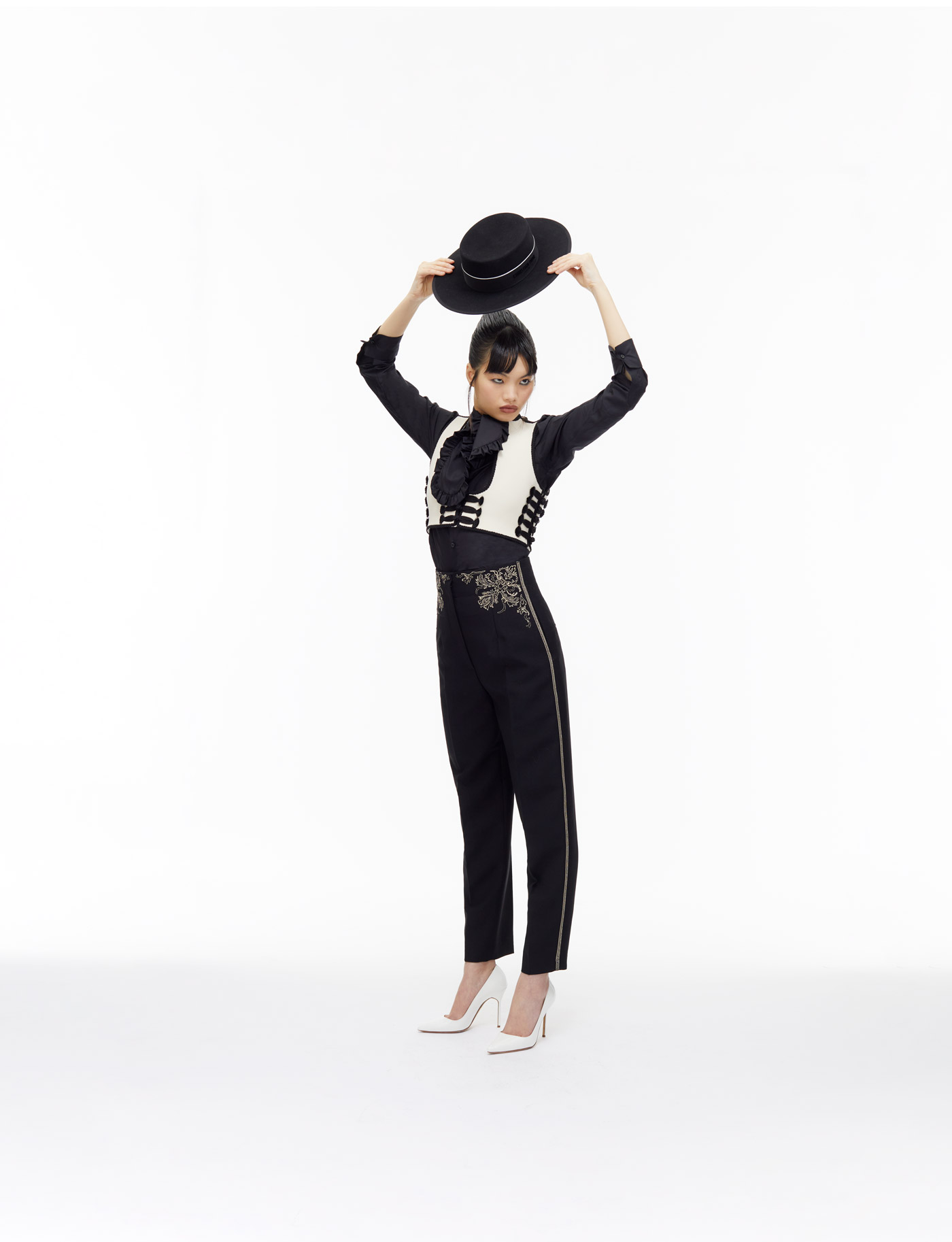 TANK Winter 2022 Front1754