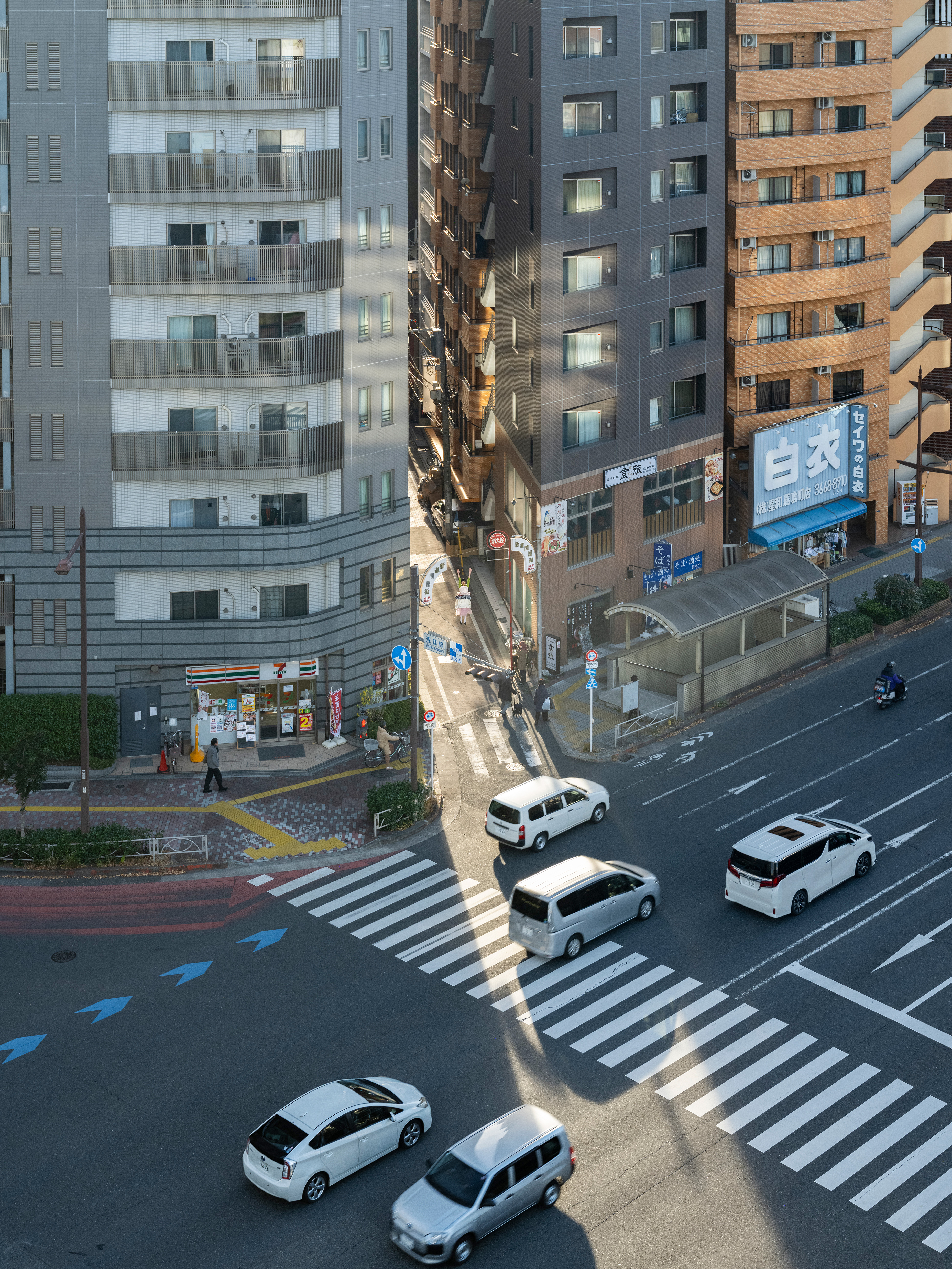 Onoeamane Petite Rue Saut DSF3688 Copie (1)